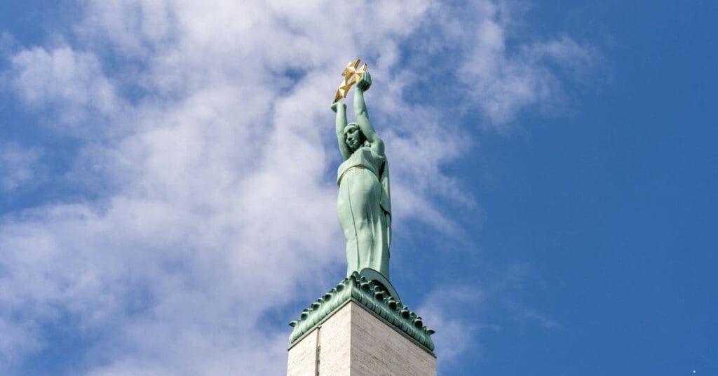  Freedom Monument